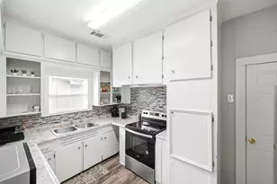 204 W Murrill St, Baytown, TX 77520 - Photo 6