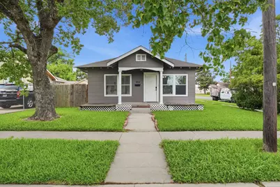 204 W Murrill Street, Baytown, TX 77520 - Photo 4