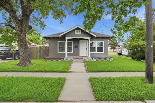 204 W Murrill St, Baytown, TX 77520 - Photo 4