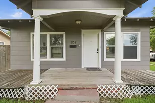 204 W Murrill St, Baytown, TX 77520 - Photo 8