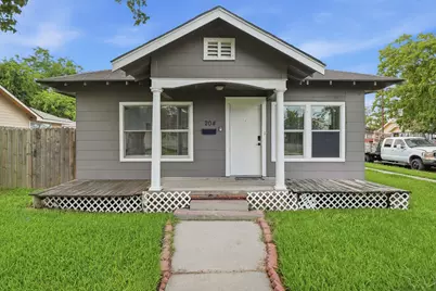204 W Murrill Street, Baytown, TX 77520 - Photo 1