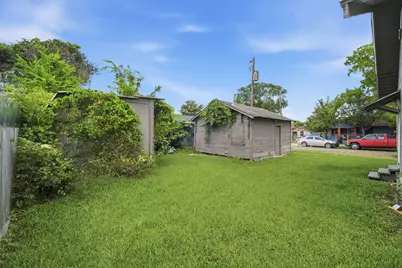 204 W Murrill Street, Baytown, TX 77520 - Photo 34
