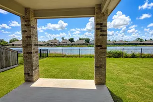 122 Water Grass Trl, Clute, TX 77531 - Photo 2