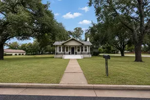 918 S Madison St, La Grange, TX 78945 - Photo 2