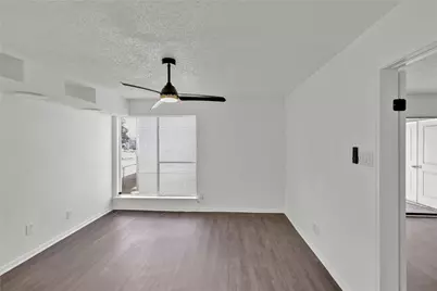 2830 S Bartell Drive #23, Houston, TX 77054 - Photo 8