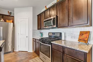 8306 Tamarind Ln, Baytown, TX 77521 - Photo 8