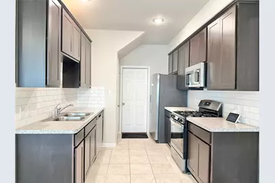 514 N 6th Street, La Porte, TX 77571 - Photo 2