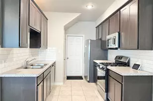 514 N 6th St, La Porte, TX 77571 - Photo 2