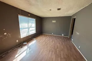 221 W Jordan St, Alvin, TX 77511 - Photo 22