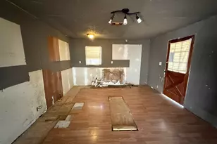 221 W Jordan St, Alvin, TX 77511 - Photo 6