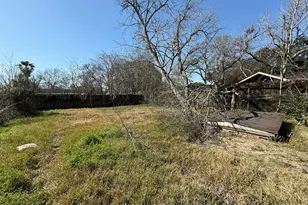 221 W Jordan St, Alvin, TX 77511 - Photo 26