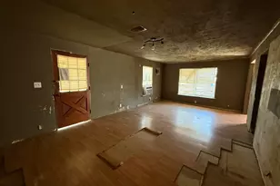 221 W Jordan St, Alvin, TX 77511 - Photo 4