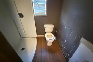 221 W Jordan St, Alvin, TX 77511 - Photo 14