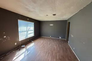 221 W Jordan St, Alvin, TX 77511 - Photo 8