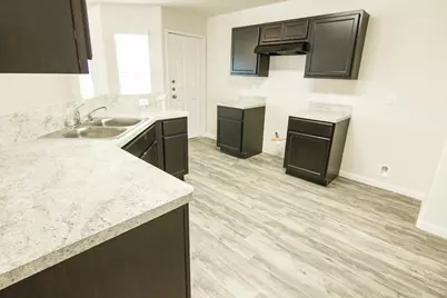 902 Ember Wood Court, La Marque, TX 77568 - Photo 10