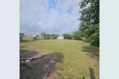 327 E B Avenue, Kingsville, TX 78363 - Photo 2