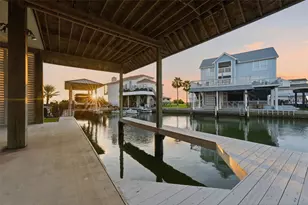 438 Amanda Cir, Tiki Island, TX 77554 - Photo 32