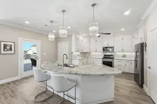 438 Amanda Cir, Tiki Island, TX 77554 - Photo 10