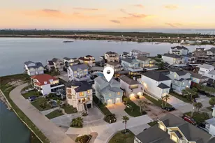 438 Amanda Cir, Tiki Island, TX 77554 - Photo 42