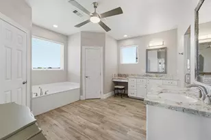 438 Amanda Cir, Tiki Island, TX 77554 - Photo 20