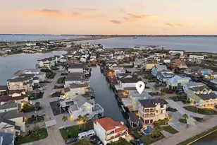 438 Amanda Cir, Tiki Island, TX 77554 - Photo 44