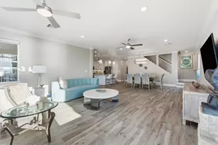 438 Amanda Cir, Tiki Island, TX 77554 - Photo 14