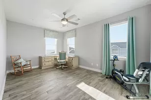 438 Amanda Cir, Tiki Island, TX 77554 - Photo 26