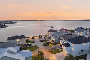 438 Amanda Cir, Tiki Island, TX 77554 - Photo 46