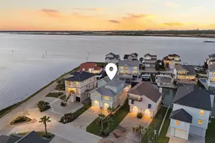 438 Amanda Cir, Tiki Island, TX 77554 - Photo 40