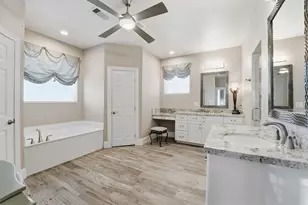 438 Amanda Cir, Tiki Island, TX 77554 - Photo 16