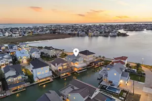 438 Amanda Cir, Tiki Island, TX 77554 - Photo 42