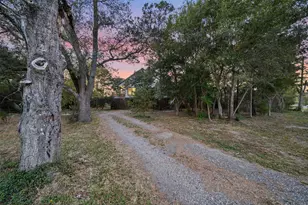 4510 Lininger Ln, Dickinson, TX 77539 - Photo 38