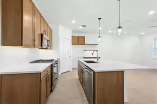 693 Daniels Lk Ln, Dayton, TX 77535 - Photo 4