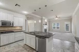 13930 Hawthorne Cir, Mont Belvieu, TX 77523 - Photo 6