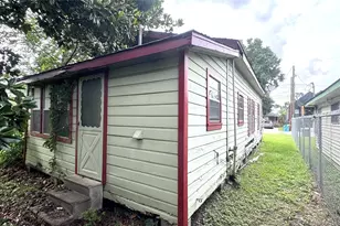 1414 E 32nd 1/2 St, Houston, TX 77022 - Photo 18