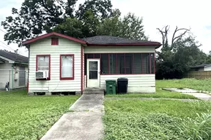 1414 E 32nd 1/2 St, Houston, TX 77022 - Photo 1