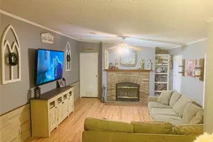 2018 Lauren Ln, Sealy, TX 77474 - Photo 12