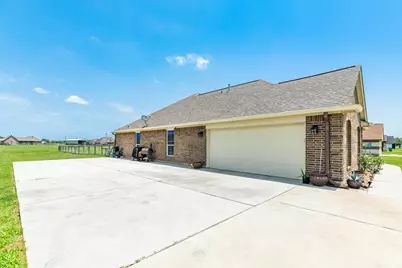 920 Quarter Horse Trail, Angleton, TX 77515 - Photo 4