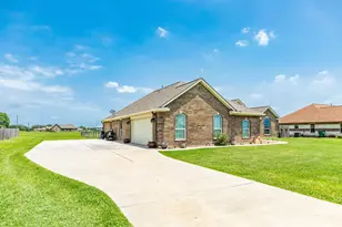 920 Quarter Horse Trail, Angleton, TX 77515 - Photo 2