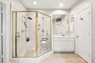 2402 Clippers Square, Houston, TX 77058 - Photo 18