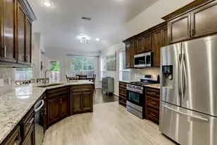 86 N Holly Laurel Cir, The Woodlands, TX 77382 - Photo 6