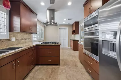 10906 Piping Rock Lane, Houston, TX 77042 - Photo 12