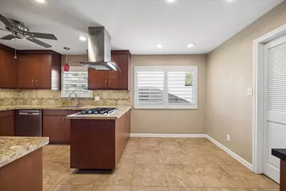 10906 Piping Rock Lane, Houston, TX 77042 - Photo 10