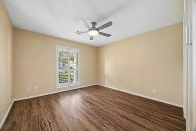 10906 Piping Rock Lane, Houston, TX 77042 - Photo 20