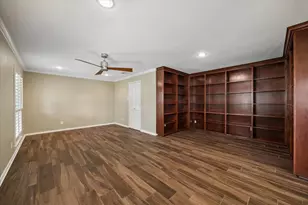10906 Piping Rock Ln, Houston, TX 77042 - Photo 4