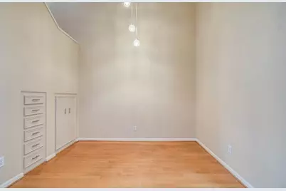 5230 Woodlawn Place, Bellaire, TX 77401 - Photo 10