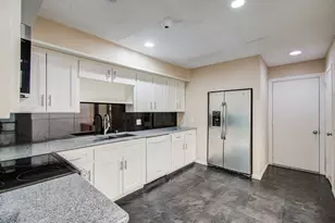 5230 Woodlawn Pl, Bellaire, TX 77401 - Photo 18