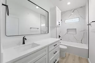 530 N 4th St, La Porte, TX 77571 - Photo 14