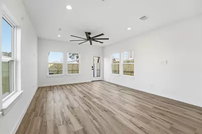 530 N 4th Street, La Porte, TX 77571 - Photo 10