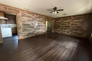 637 S Meyer St, La Grange, TX 78945 - Photo 2